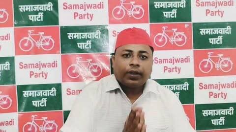 लगातार बारिश ने गरीब परिवारों और किसानों की कमर तोड़ दी है। कहीं घर उजड़ गए हैं, तो कहीं किसानों की महीनों की मेहनत पल भर में बर्बाद हो गई।
केंद्र और राज्य सरकार प्रभावित क्षेत्रों का निष्पक्ष एवं पारदर्शी सर्वे कराएं और हर पात्र परिवार तथा किसान को उचित मुआवजा तुरंत उपलब्ध कराएं।
सरकार यह सुनिश्चित करे कि आपदा की मार झेल रहे लोगों को राहत के लिए दफ्तरों के चक्कर न लगाने पड़ें। प्रशासन गांव-गांव पहुंचे, नुकसान का वास्तविक आंकलन करे और मुआवजा सीधे पीड़ितों तक पहुंचाए।
बारिश से तबाह हुए परिवारों और किसानों की आवाज को नजरअंदाज करना उनके साथ अन्याय होगा।
सोनू यादव
जिला महासचिव, मुलायम सिंह यूथ ब्रिगेड
समाजवादी पार्टी, बदायूं।
Akhilesh Yadav Samajwadi Party Dharmendra Yadav Shivpal Singh Yadav Aditya Yadav ANEES RAJA मुलायम सिंह यूथ ब्रिगेड-उत्तर प्रदेश