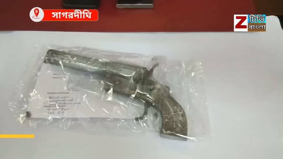 সাগরদীঘির মনিগ্রাম এলাকায় বেআইনি আগ্নেয়াস্ত্র সহ গ্রেফতার এক ব্যক্তি উদ্ধার দুটি পাইপ গান