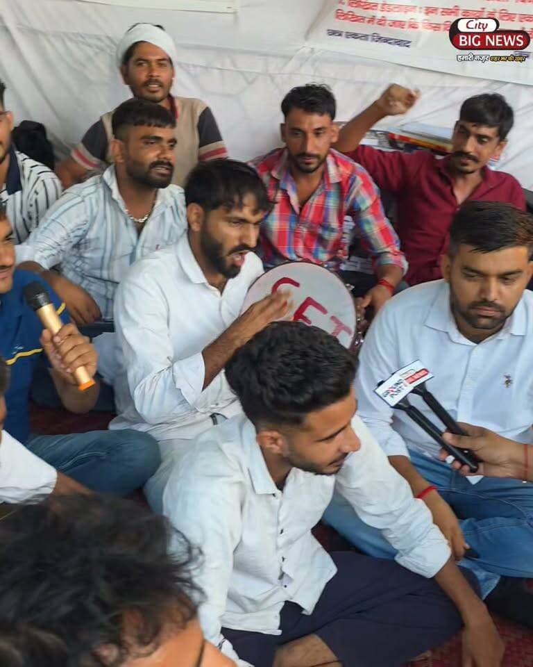 CET पास, फिर भी बेरोजगार!
2 साल से भर्ती का इंतजार… कोई ट्रक चला रहा, कोई मजदूरी तो कोई दुकान पर कर रहा सेल्स का काम
हिसार में युवाओं का धरना शुरू
.
.
.
#hisar #cet #HKRN #citybignews #haryana