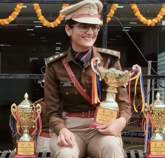 ब्रेकिंग सबलगढ़
मुरैना जिले के सबलगढ़ डिवीजन को नई एसडीओपी मिली हैं। 2024 बैच की पुलिस अधिकारी सुश्री रोशनी कुर्मी ने शनिवार को सबलगढ़ एसडीओपी के रूप में पदभार ग्रहण किया। पदभार संभालने के बाद उन्होंने क्षेत्र में कानून-व्यवस्था और पुलिस व्यवस्था को लेकर अपनी प्राथमिकताओं पर काम शुरू किया।