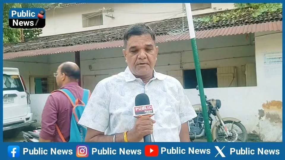 पुलिस की वर्दी में अपराध की योजना बनाते पांच लोग रिलायंस पेट्रोल पंप के पास से हुए गिरफ्तार
गिरफ्तार व्यक्ति 2017 बैच का दारोगा होने की बात कह पुलिस पर दबाव बनाने की कर रहा था कोशिश