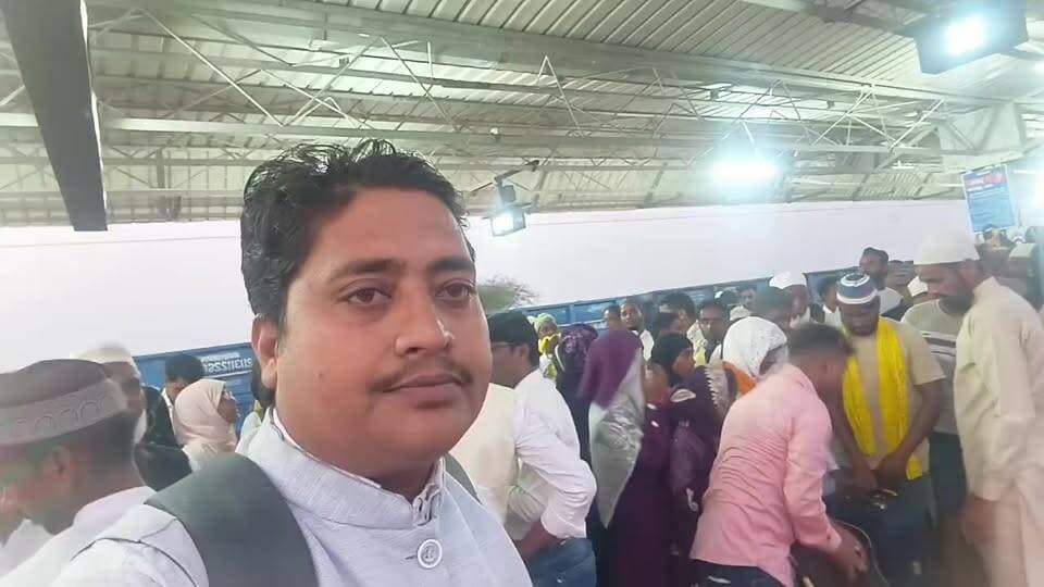 लोहरदगा से बड़ी संख्या में लोग उमराह की यात्रा के लिए सऊदी अरब के पवित्र शहर मदीना और मक्का की ओर रवाना हो रहे हैं। यात्रियों और उनके परिजनों में उत्साह के साथ-साथ भावुकता का माहौल भी देखने को मिल रहा है।