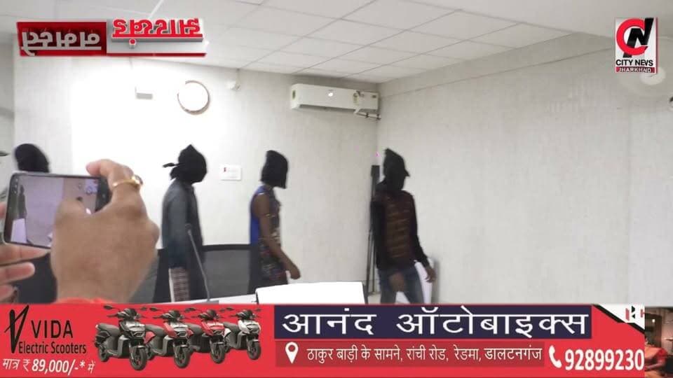 इंटर स्टेट चोर गिरोह का पर्दाफाश...पांच गिरफ्तार, सोना-चांदी के आभूषण बरामद
#jharkhand #viralreelsfacebook #JharkhandPolice #followerseveryone #vairal #ranchijharkhand See less# #army #insta #love #instagood #foji #instagram #viral #like #foryou #follow# #jharkhand #jharkhandnews #palamu #brekingnews #hospital#pulice#palamu#pulicenilamit #mediningarachunaw #nmratatripathy #meyou #daltonganj #jharkhand #daltonganj
https://www.youtube.com/@citynewspalamuu
https://www.instagram.com/citynewsjharkhand/
https://www.facebook.com/profile.php?id=100064029607539
https://www.facebook.com/vikas.sinha.1460/