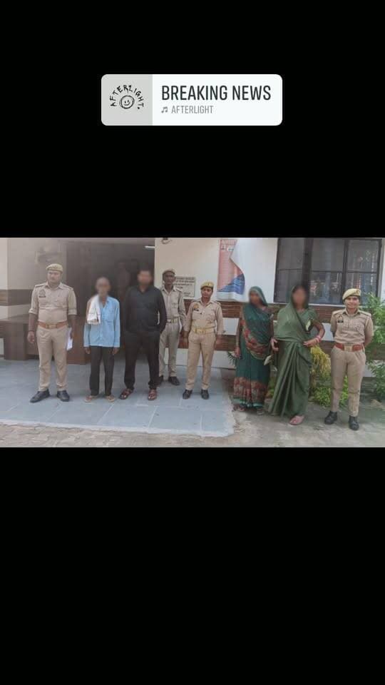 धनघटा पुलिस की बड़ी कार्रवाई: पारिवारिक व जमीनी विवाद में 8 गिरफ्तार
06 महिलाओं समेत 08 अभियुक्तों का चालान, शांति एवं कानून-व्यवस्था बनाए रखने के लिए कार्रवाई
संतकबीरनगर। थाना धनघटा पुलिस ने पारिवारिक बंटवारे और जमीनी विवाद से जुड़े मामलों में प्रभावी कार्रवाई करते हुए 06 अभियुक्ताओं समेत कुल 08 अभियुक्तों को गिरफ्तार किया है। पुलिस ने सभी के विरुद्ध नियमानुसार विधिक कार्रवाई करते हुए उन्हें माननीय न्यायालय के समक्ष पेश करने के लिए रवाना किया।पुलिस के अनुसार, कुछ मामलों में पारिवारिक बंटवारे को लेकर विवाद तथा कुछ मामलों में रास्ते में मिट्टी पाटकर बरसात के पानी का बहाव अवरुद्ध करने को लेकर जमीनी विवाद सामने आया था। इन विवादों में शांति एवं कानून-व्यवस्था बनाए रखने के उद्देश्य से पुलिस ने कार्रवाई की।यह कार्रवाई पुलिस अधीक्षक संतकबीरनगर श्री संदीप कुमार मीना के निर्देशन, अपर पुलिस अधीक्षक श्री सुशील कुमार सिंह के मार्गदर्शन तथा क्षेत्राधिकारी धनघटा श्री अभयनाथ मिश्रा के पर्यवेक्षण में चलाए जा रहे अपराध एवं अपराधियों के विरुद्ध अभियान के क्रम में की गई।थाना धनघटा पुलिस ने विभिन्न मामलों में धारा 170/126/135 बीएनएसएस के तहत कार्रवाई करते हुए कुल 08 अभियुक्तों को गिरफ्तार किया, जिनमें 06 अभियुक्ताएं और 02 अभियुक्त शामिल हैं।पुलिस ने गिरफ्तार सभी अभियुक्तों के विरुद्ध आवश्यक विधिक कार्रवाई पूरी कर चालान माननीय न्यायालय के समक्ष प्रस्तुत करने हेतु रवाना कर दिया।