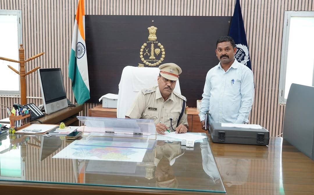 #Balotra: नवनियुक्त पुलिस अधीक्षक श्री राजेश कुमार काॅवट IPS ने जिला बालोतरा में पदभार ग्रहण किया।
@policerajasthan
#BalotraPolice #RajeshKumarKanwatIPS #RajasthanPolice #Leadership