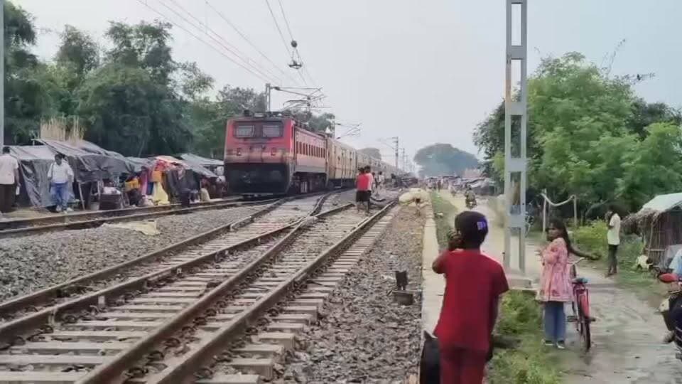 दुर्गापूजा से छठ तक रेल यात्रियों को राहत, कटिहार मंडल ने तैयार किया स्पेशल ट्रेनों का प्लान
