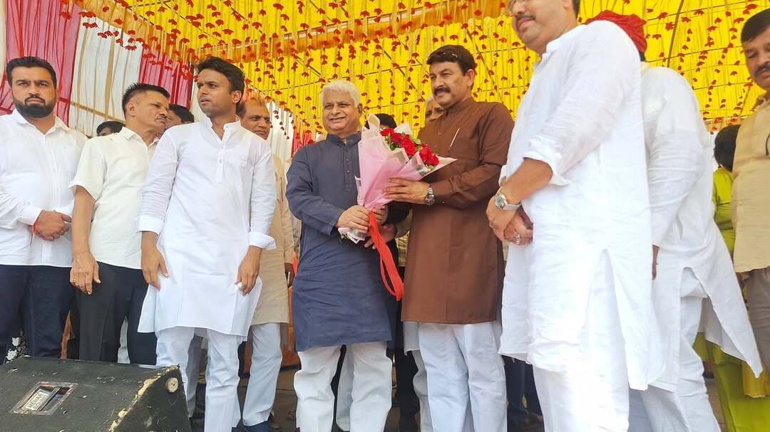 बुराड़ी गांव के वरिष्ठ लोगों ने सांसद मनोज तिवारी का खेल प्रतियोगिता में पहुंचने पर किया स्वागत