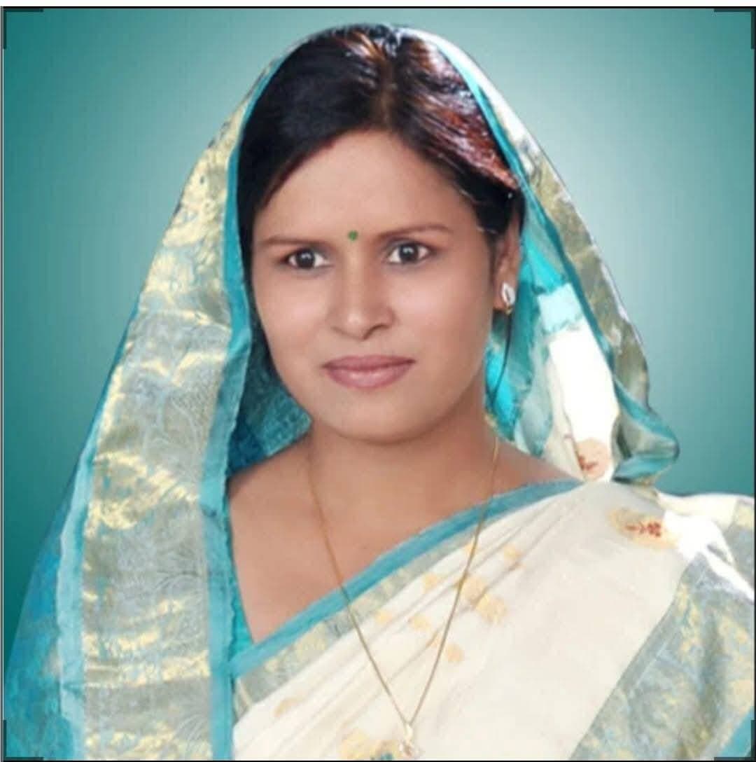 सीतामढ़ी. आगामी 2 अक्टूबर को आयोजित होने वाले ‘नीतीश संवाद – जीविका के 20 साल बेमिसाल’ कार्यक्रम को लेकर जदयू ने विभिन्न जिलों के मुख्य वक्ताओं एवं कार्यक्रम प्रभारियों की संशोधित सूची जारी की है. सूची में पूर्व मंत्री डॉ. रंजू गीता को औरंगाबाद जिले का मुख्य वक्ता बनाया गया है. उनके साथ सुप्रिया रानी, महिला प्रभारी दक्षिण बिहार को कार्यक्रम प्रभारी की जिम्मेदारी दी गई है. जदयू की ओर से सभी जिलों में कार्यक्रम की तैयारियां तेज कर दी गई हैं. कार्यक्रम में जीविका से जुड़ी महिलाओं की 20 वर्षों की यात्रा, उपलब्धियों और स्वयं सहायता समूहों के अनुभवों को प्रमुखता से रखा जाएगा. इसे लेकर पार्टी कार्यकर्ताओं में उत्साह है.
