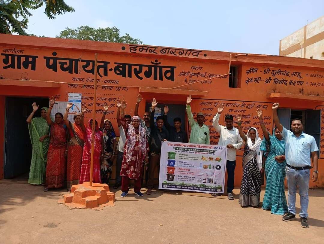 सेवा से संकल्प, संकल्प से समृद्ध छत्तीसगढ़।
बदलाव की कहानी : स्वच्छता से स्वस्थ और स्वावलंबी गांव की ओर बढ़ता बारगांव
चार प्रकार के कचरे के पृथक्करण और संग्रहण के लिए ग्रामीणों को किया जा रहा जागरूक
#सेवा_संकल्प_अभियान #सेवा_मेरा_योगदान #SevaSankalpAbhiyan #SevaMeraYogdaan #Chhattisgarh
CMO Chhattisgarh DPR Chhattisgarh