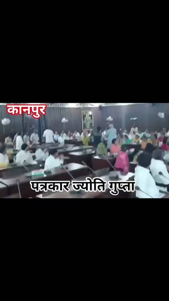 सड़कों के गड्ढों पर नगर निगम सदन में बवाल, भाजपा और सपा पार्षद आमने-सामने वीडियो हुआ वायरल