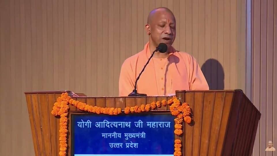 कुछ लोग कहते हैं कि गाय को 'राष्ट्रीय पशु' घोषित करो।
हमने कहा कि 'पशु' तो तुम हो भाई। गाय हमारी माता है, जन्म-जन्मांतर का नाता है...