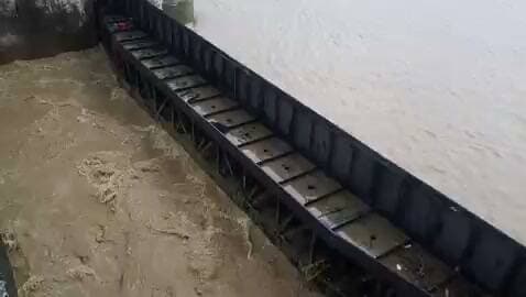 राप्ती नदी लाल निशान से 1 मीटर ऊपर
⏩लगातार बढ़ रहा है राप्ती नदी का जलस्तर
⏩निचले इलाकों में बाढ़ का खतरा बढ़ने से प्रशासन अलर्ट
⏩जिलाधिकारी पुलिस अधीक्षक ने किया निरीक्षण
⏩राप्ती नदी का जलस्तर खतरे निशान से 128.75 बह रही ऊपर
@dmshravasti @shravastipolice @myogiadityanath #shravastiexpress
