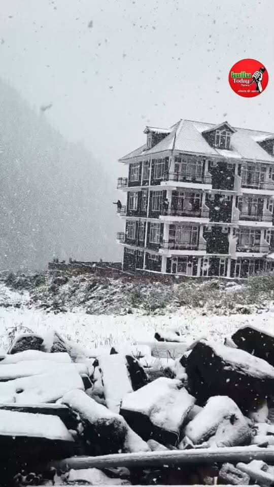 हिमाचल प्रदेश में पहाड़ों ने ओढ़ी सफेद चादर,किन्नौर जिले के छितकुल गांव से बर्फबारी का यह वीडियो आया है सामने
#kullutodaynews #himachalpradesh #himachalupdate #MediaPower #himachalkiawaaz #KTN #ATM #shimla #kullu #rampur