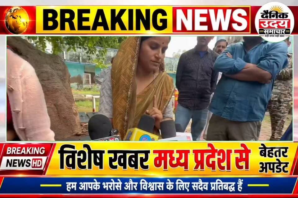 “हमारा कृष्णा दे दो…” मैया की दर्दभरी पुकार ने सबको रुला दिया, कनावर गांव में हुई दुखद घटना में मृतकों की सब एनडीआरएफ की टीम ने किया बरामद
#क्वारीनदी #क्वारीनदीहादसा #भिंड #भिंडन्यूज़ #गणेशविसर्जन #गणेशविसर्जनहादसा #कृष्णा #मांकीपुकार #दर्दभरीपुकार #SDRF #RescueOperation #BhindNews #MPNews #BreakingNews #MadhyaPradesh