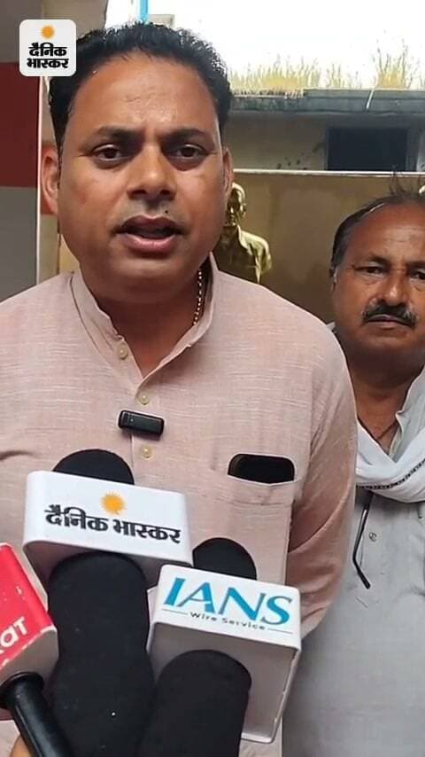 #खबर #खटीमा... दैनिक भास्कर ✍️ ✍️ ✍️
🔴 ब्रेकिंग—GST के नाम पर व्यापारियों के कथित उत्पीड़न पर कांग्रेस का हल्लाबोल,
🔴 खटीमा शहीद स्मारक पर कांग्रेस ने किया सांकेतिक धरना-प्रदर्शन,
🔴 विधायक भुवन कापड़ी के नेतृत्व में व्यापारियों के समर्थन में उठी आवाज,
🔴 छापेमारी और नोटिस के नाम पर कथित उत्पीड़न का कांग्रेस ने जताया विरोध,
🔴 व्यापारियों पर कार्रवाई के नाम पर उत्पीड़न रोकने की उठी मांग,
🔴 भुवन कापड़ी बोले—व्यापारियों का उत्पीड़न हरगिज बर्दाश्त नहीं,
🔴 युवाओं, किसानों और व्यापारियों के हितों की अनदेखी का लगाया आरोप,
🔴 कांग्रेस विधायक ने सरकार की नीतियों पर भी उठाए सवाल,
🔴 भुवन कापड़ी बोले—जरूरत पड़ी तो व्यापारियों के साथ कंधे से कंधा मिलाकर खड़े रहेंगे,
🔴 दैनिक भास्कर:✍️✍️✍️