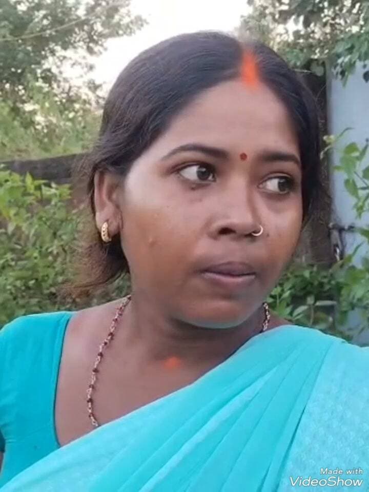 मोहनपुर के बाराकोला गांव निवासी निशा मोहाली ने जमीन पर जबरन कब्जा व बेचने का आरोप लगाते हुए महिला थाना में दिया आवेदन
मोहनपुर थाना क्षेत्र के बाराकोला गांव निवासी निशा मोहाली ने अपने जमीन पर जबरन कब्जा कर बेचने व विरोध करने पर गाली गलौज वह जान से मारने की धमकी देने का आरोप लगाते हुए मोहनपुर थाना प्रभारी को आवेदन देकर कार्रवाई की गुहार लगाई है। उसने आरोप लगाया है कि भूमाफियाओं द्वारा आदिवासी जमीन पर जबरन कब्जा कर उसे बेचने का प्रयास किया जा रहा हैं।