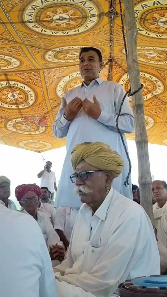 खड़ीन सरपंच हेमाराम डऊकिया ने रखी धन्यवाद सभा
चुनाव के बाद खड़ीन सरपंच हेमाराम डऊकिया ने ग्रामीणों के प्रति आभार व्यक्त करने के लिए धन्यवाद सभा का आयोजन किया। सभा में ग्रामीणों का धन्यवाद करते हुए सहयोग और विश्वास के लिए आभार जताया गया।