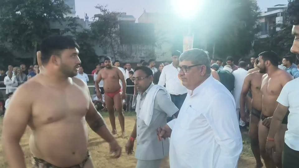 सफीदों कुश्ती दंगल में पहुंचे सांसद सतपाल ब्रह्मचारी सुभाष गांगोली रिशि पाल जिला अध्यक्ष कांग्रेस
