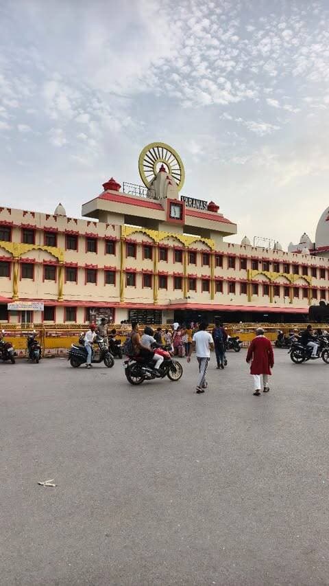 त्योहार पर घर जाने के लिए कंफर्म टिकट को चली वाराणसी से चंडीगढ़ स्पेशल ट्रेन | Namostute Kashi
Follow for more Varanasi Updates @NamostuteKashi
#NewTrain TrainNews TrainInformation #NamostuteKashi #specialtrain Diwalispecialtrain #Varanasi VaranasiChandigarh #Chandigarh