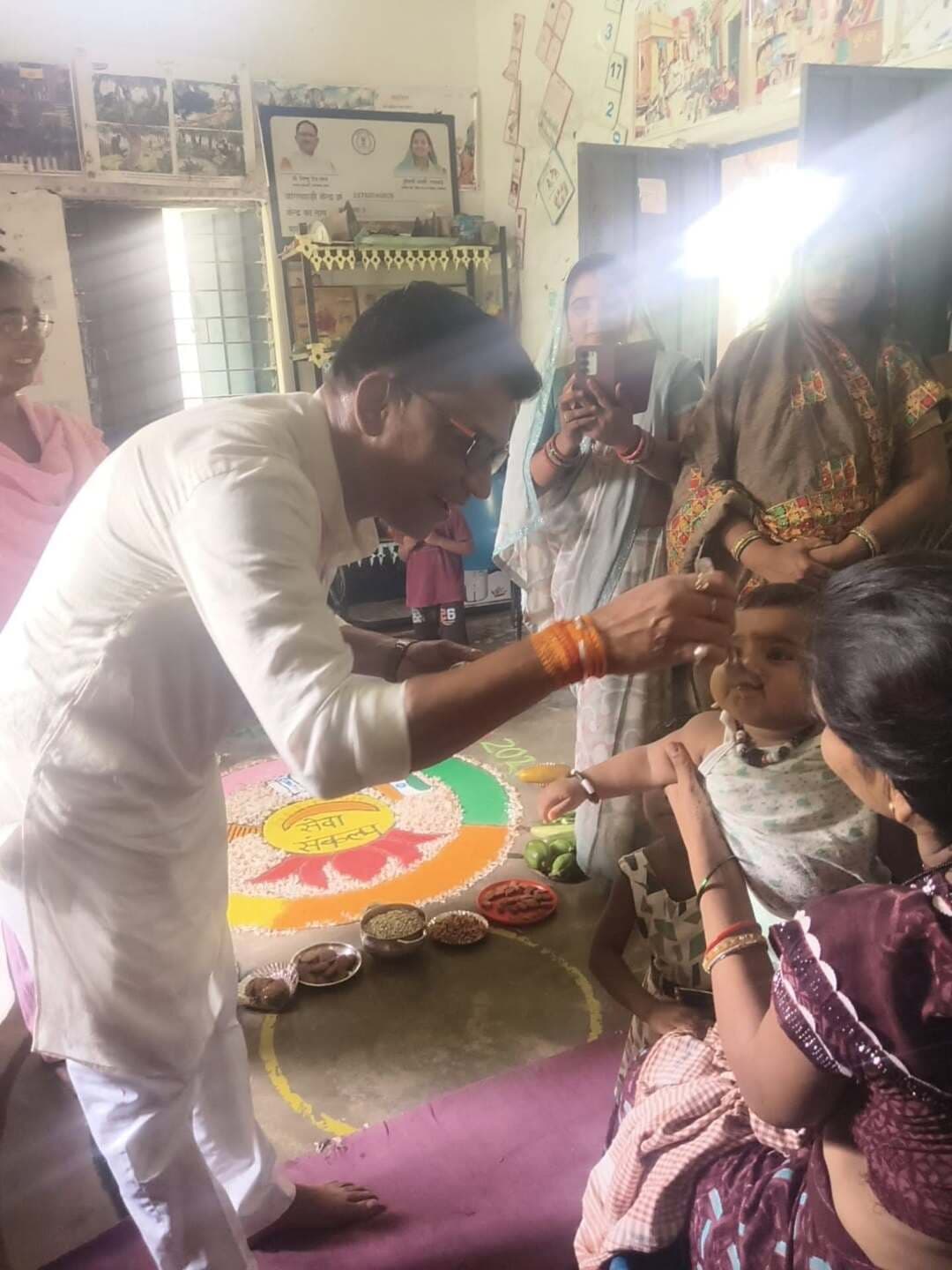सेवा संकल्प अभियान के अंतर्गत ‘आंगन मिलन सेवा कार्यक्रम’ के तहत जनपद पंचायत मालखरौदा के अंर्तगत ग्राम पंचायत आमनदूला के आंगनबाड़ी केंद्र क्रमांक 3 में आंगनबाड़ी सम्मान एवं मातृसंवाद कार्यक्रम आयोजन कर रहे है।
#AanganMilanSeva
#सेवा_संकल्प_अभियान #SevaSankalpAbhiyan #SevaSankalp #JanSeva