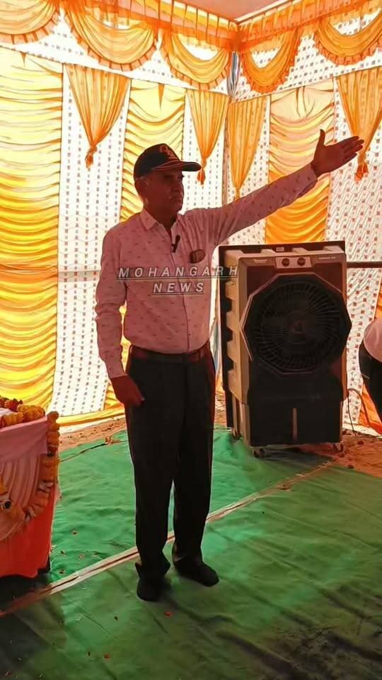 अमर शहीद राजेंद्र सिंह भाटी के सातवें शहादत दिवस पर सार्जेंट लालाराम चौधरी ने देश भक्ति गीत गा कर शहीदों को किया याद....
#jaisalmer #barmer #Bikaner #jodhpur #Rajasthan