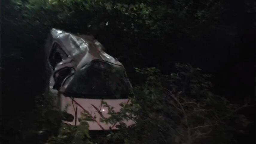 कोडरमा घाटी मेघातरी काली मंडा के पास हादसा,सड़क पर गड्ढा बना हादसे की वजह, कार खाई में गिरी, चार लोग घायल,सदर अस्पताल से रेफर <nis:link nis:type=tag nis:id=koderma nis:value=koderma nis:enabled=true nis:link/> <nis:link nis:type=tag nis:id=jhumritelaiya nis:value=jhumritelaiya nis:enabled=true nis:link/>