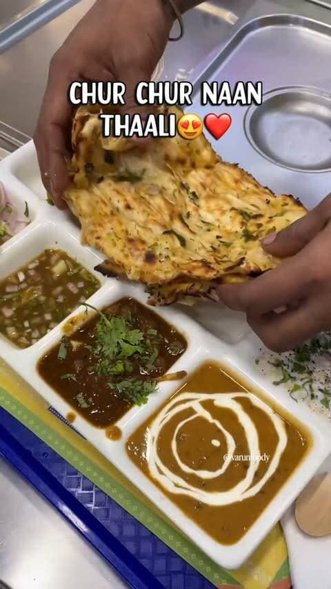 Chur chur naan Anyone ❤️🤌
.
.
.
.
Follow Us @varunfoody ❤️ 🤤⚠️
.
Follow Us @varunfoody 🔥
.
Comment & Share 📍❤️❤️
.
Chur chur naan , streetfood ,north indian food , momo , summers , india , corporate, delhi street food , delhi food , Amritsari food , punjabi food , chur chur naan viral , viral food places , west delhi food , north delhi food
.
Hashtag:-
#churchurnaan #northindianfood #delhistreetfood #streetfood