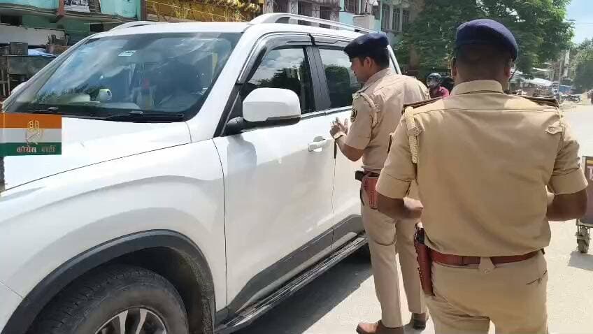 हसनपुरा एमएच नगर थाना के सामने आज सघन वाहन जांच अभियान चलाया जा रहा है,इस दौरान थानाध्यक्ष राजीव कुमार पटेल ने बताया कि क्षेत्र में अपराध नियंत्रण एवं विधि व्यवस्था सुदृढ़ बनाए रखने के उद्देश्य से दो,तीन व चार पहिया का वाहन जांच अभियान चलाया गया है