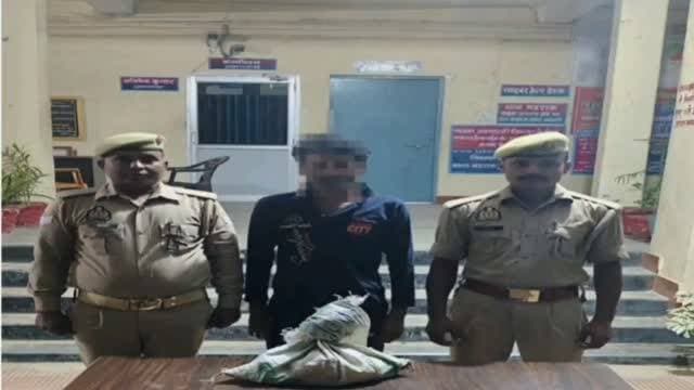 #अलीगढ़ #मडराक पुलिस ने 16 पाउच अवैध #देशी शराब के साथ आरोपी को किया गिरफ्तार