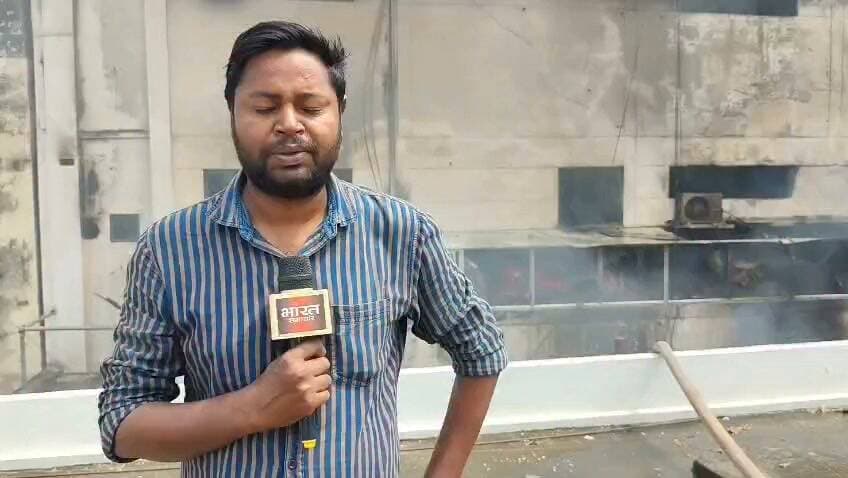 वाराणसी में पंखा बनाने की फैक्ट्री में भीषण आग, 8 घंटे से लगातार जल रही फैक्ट्री... एक दर्जन से अधिक दमकल की गाड़ियां आग बुझाने की प्रयास में जुटी... आस पास के घरों को भी कराया गया खाली...