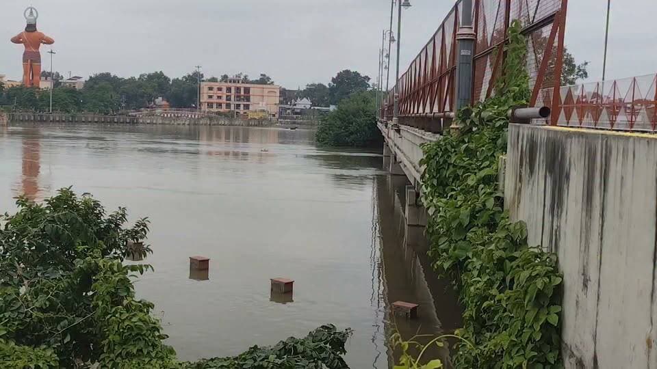 Shahjahanpur : Shahjahanpur : खन्नौत नदी खतरे के निशान से 15 सेंटीमीटर ऊपर, निचले इलाकों में पहुंचा पानी..