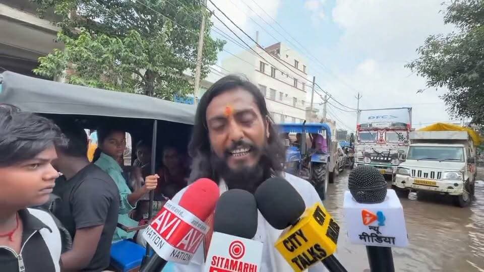 ‘चप्पल ढूंढो अभियान’ में पहुंचे युवक ने क्या कहा? 👀
देखिए वीडियो… क्या है पूरा मामला, सामने आया युवक का बयान।
#सीतामढ़ी #Sitamarhi #NewsFeed #LatestNews #SitamarhiNewsTak