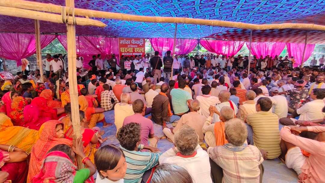 फारबिसगंज में मांस फैक्ट्री बंद कराने की मांग, हजारों लोगों ने किया जोरदार धरना-प्रदर्शन
#Forbesganj #Araria #MeatFactory #Protest #DharnaPradarshan #ForbesganjNews #ArariaNews #BiharNews #BreakingNews #LocalNews #PiExpressNews #NewsUpdate