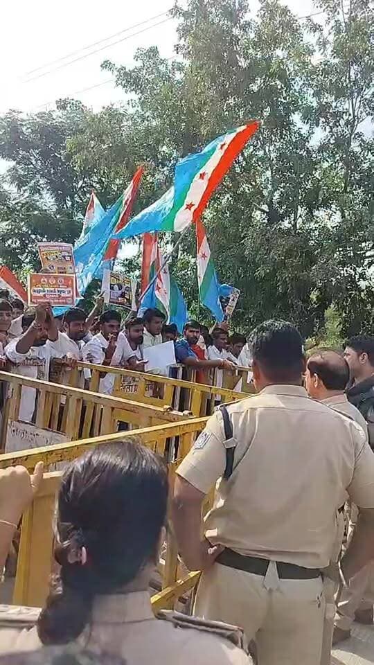 Apsu का घेराव करने पहुँचे NSUI छात्र संघ , पुलिस ने रोका