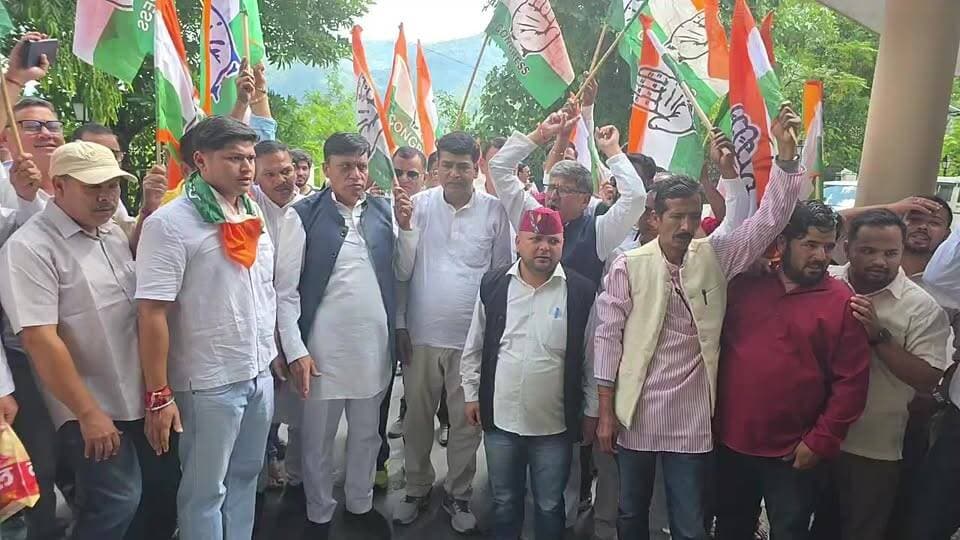 मुख्य चुनाव आयुक्त ज्ञानेश कुमार के खिलाफ रुद्रप्रयाग में कांग्रेसियों का प्रदर्शन!!