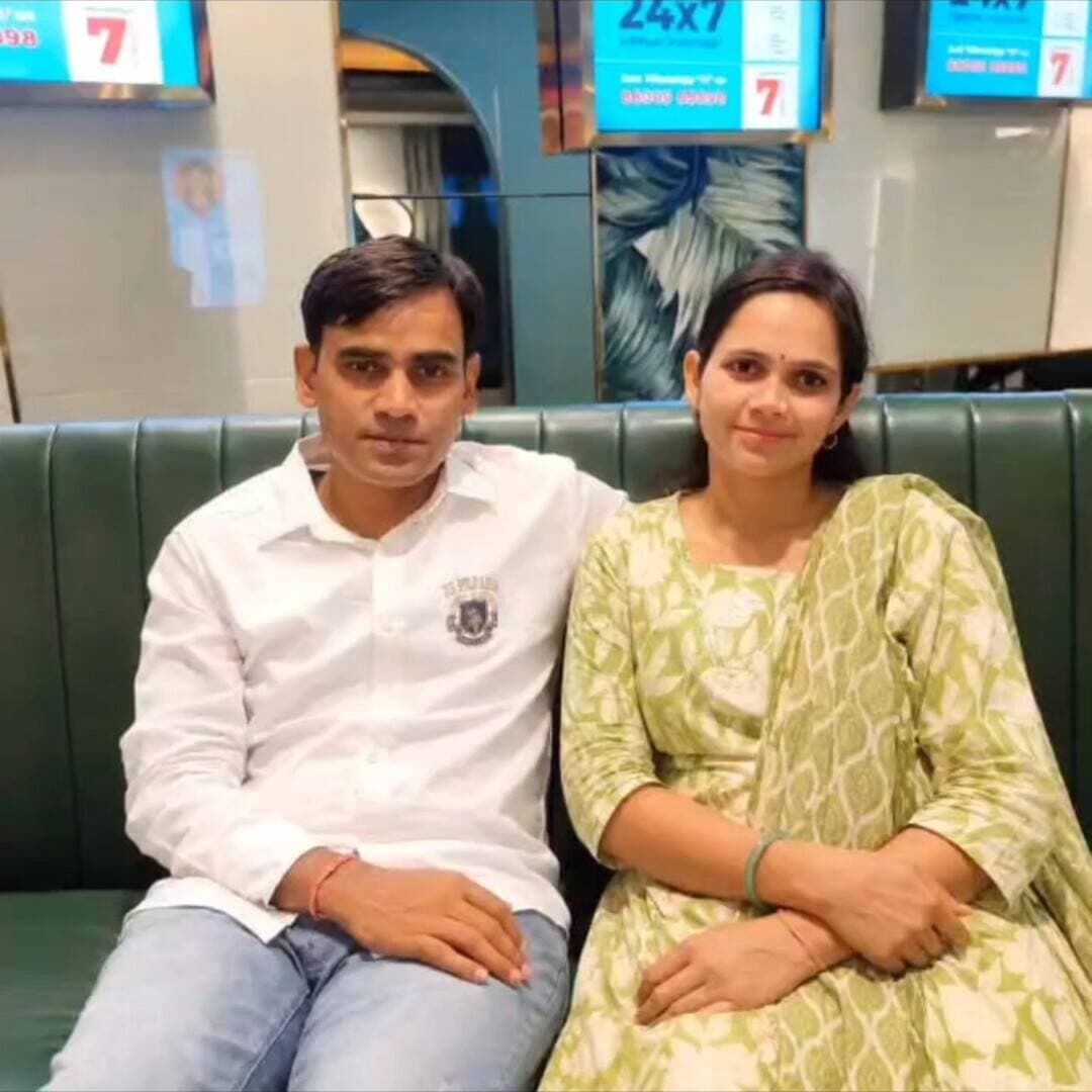 पति पत्नी ने अलग अलग कमरे में फांसी का फंदा लगाकर किया सुसाइड
करौली के नादौती गांव के है रहने वाले
धौलपुर में किराए के मकान में रह रहे थे
चार साल का बेटा गया था स्कूल
#DholpurNews #highlightseveryone #highlights #follower #followerseveryone
