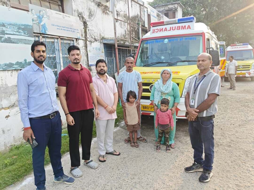 🏥 **निःशुल्क उपचार की ओर 6 बच्चों की नई उम्मीद**
**जिलाधिकारी, खगड़िया श्री विक्रम विरकर के निर्देशानुसार** राष्ट्रीय बाल स्वास्थ्य कार्यक्रम (RBSK) के तहत खगड़िया के 6 बच्चों को 102 एम्बुलेंस के माध्यम से निःशुल्क जाँच एवं सर्जरी के लिए PMCH एवं IGIMS, पटना भेजा गया।
📅 **2 अक्टूबर से 14 नवंबर 2026** तक चलेगा *‘कटे होंठ एवं कटे तालु अभियान’*।
💙 **कटे होंठ-तालु का इलाज संभव है—हर बच्चे के चेहरे पर मुस्कान जरूरी है।**