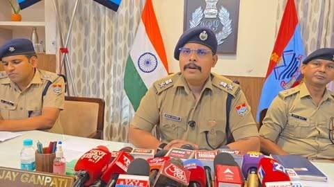रुद्रपुर- फायरिंग कांड मामले में एसएसपी अजय गणपति की प्रेस कॉन्फ्रेंस..
#AwaazIndiaDigital #Uttarakhand #Rudrapur #TranjitCamp #PoliceKhulasa #SSPAjayGanpati #UdhamSinghNagarPolice #LatestNews