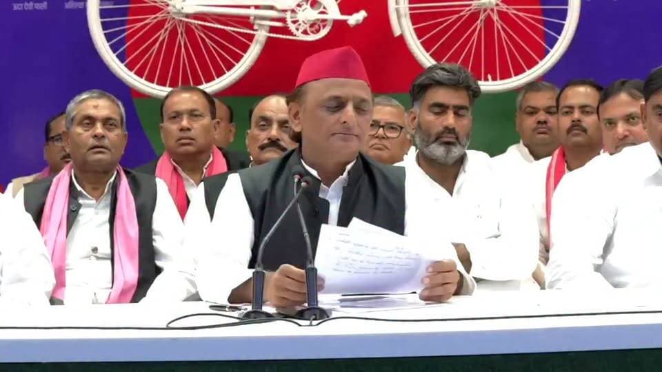 "बीजेपी सबसे बड़ी भूमाफिया पार्टी है, भारतीय जमीन पार्टी है।
अखिलेश यादव।
#akhileshyadavsamajwadiparty