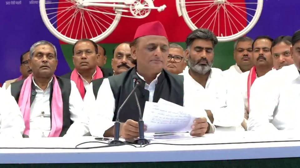 "बीजेपी सबसे बड़ी भूमाफिया पार्टी है, भारतीय जमीन पार्टी है।
अखिलेश यादव।
#akhileshyadavsamajwadiparty