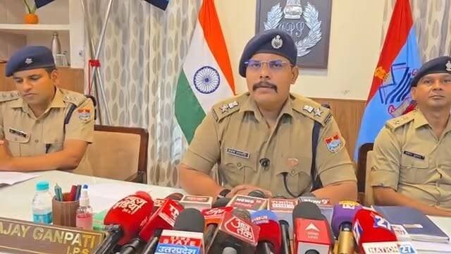 रुद्रपुर- फायरिंग कांड मामले में एसएसपी अजय गणपति की प्रेस कॉन्फ्रेंस..
#AwaazIndiaDigital #Uttarakhand #Rudrapur #TranjitCamp #PoliceKhulasa #SSPAjayGanpati #UdhamSinghNagarPolice #LatestNews