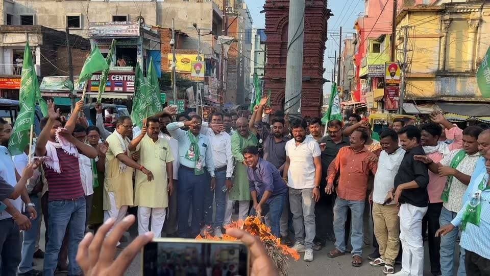 मुख्य चुनाव आयुक्त ज्ञानेश कुमार के विरोध में भड़का जेएमएम, जमकर किया प्रदर्शन और फूं”का पुतला ! #shorts #reels