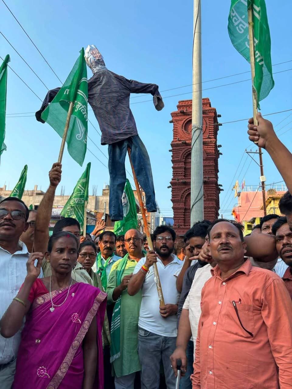 मुख्य चुनाव आयुक्त ज्ञानेश कुमार के विरोध में भड़का जेएमएम, जमकर किया प्रदर्शन और फूं”का पुतला ! #shorts #reels