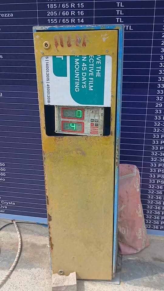 कम्पनी तक ये वीडियो जाना चाहिए, क्यों की हर पेट्रोल पंप पर
.टायर में हवा भरना (Free Air 2.पीने का साफ पानी (Clean Drinking Water) 3. साफ शौचालय/वॉशरूम (Clean Toilet/Washroom) 4. फर्स्ट-एड किट (First Aid Kit) 5.इमरजेंसी फोन कॉल (Emergency Call) 6.पेट्रोल/डीजल की शुद्धता जांच (Quality Check) 7.ईंधन की मात्रा की जांच (Quantity Check) 8. शिकायत/सुझाव पुस्तिका (Complaint Register)
ध्यान दें: यदि कोई पेट्रोल पंप इन सेवाओं के लिए पैसे मांगता है या मना करता है, तो आप संबंधित ऑयल कंपनी (IOCL: 1800-2333-555, BPCL: 1800-22-4344, HPCL: 1800-2333-555) के टोल-फ्री नंबर पर शिकायत कर सकते हैं।
#bdbiharjharkhand