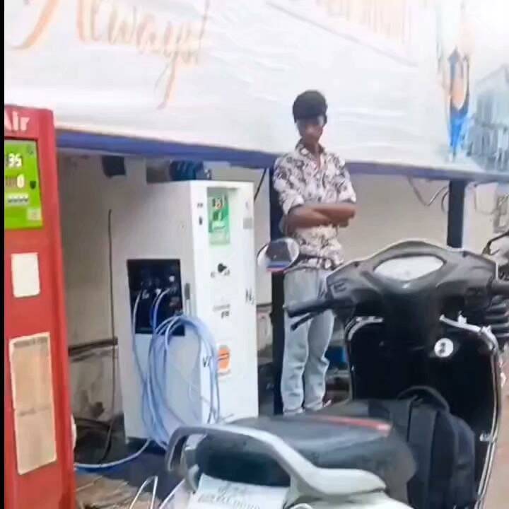 क्या ऐसी घटना आपके साथ भी घटी #देहरादून में पेट्रोल पंप पर #फ्री की हवा कितनी महंगी पड़ सकती है हवा भरने के नाम पर #टायर को कर देते है #पंचर।
#followerseveryonehighlights
@topfans
#follower