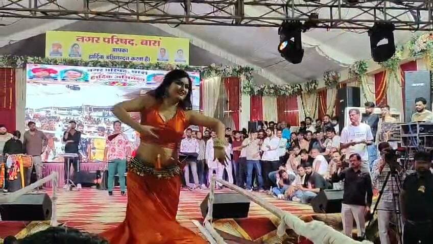 बारां नगरपरिषद चमका रहा अंगूरी...............!
धार्मिक आस्था के नाम सांस्कृतिक कार्यक्रम में, दर्शकों को बारां डोल मेले में फूल डोज.....!!, बारां नगर परिषद व कर्मचारी.....?
#बारांनगरपरिषद #बारां #बारांडोलमेला
