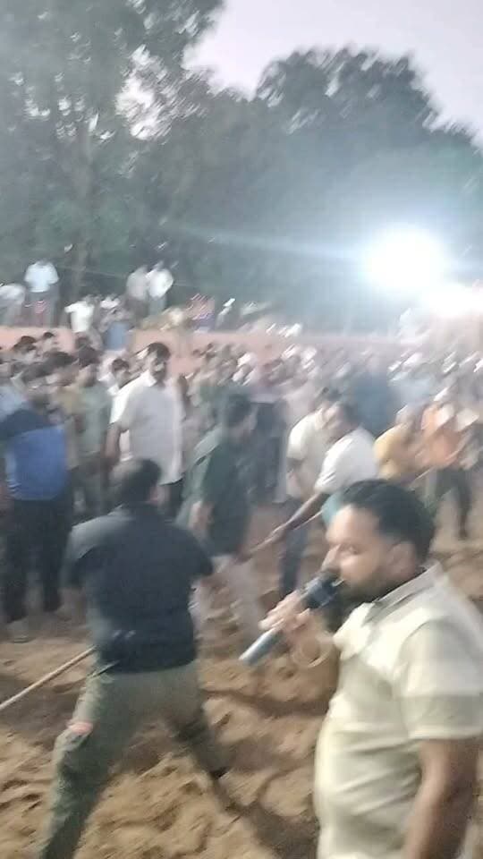 रस्सा कस्सी का खतरनाक मुकाबला