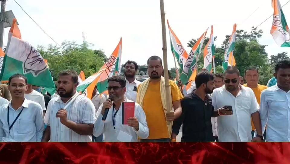 संविधान बचाओ पदयात्रा का आठवां दिन कुमारखंड प्रखंड से शुरुआत हुई।