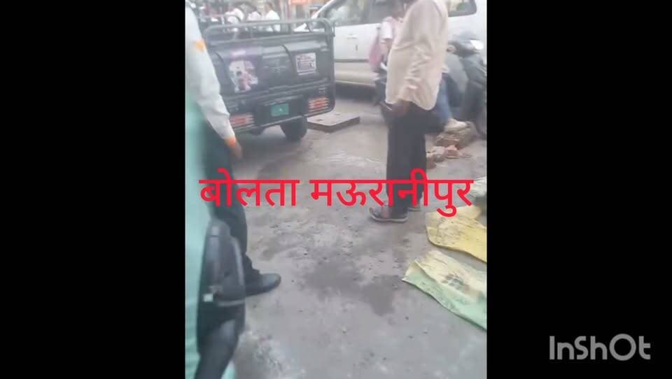 मऊरानीपुर जब रात का काम भरी भीड़ में होने लगा तो दो घंटे से सूखनई नदी के पुल पर लगा जाम