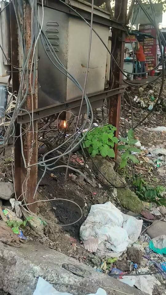मकरोनिया बंडा रोड इंस्पायर शोरूम के बाजू में डीपी में लगी आग मौके पर कोई नहीं